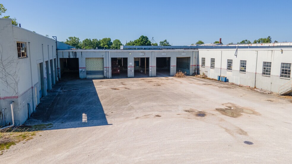 More Photos Of 190 E Polk St, Orleans Manufacturing For Lease