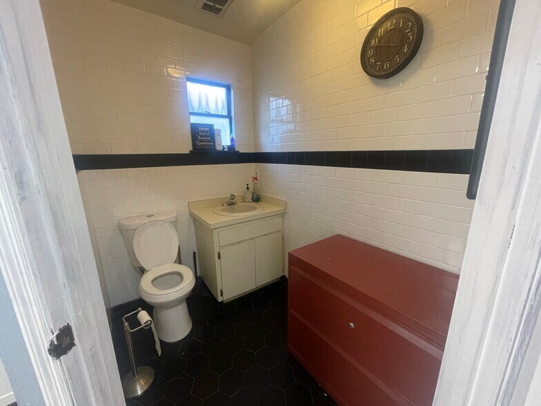 More Photos Of 10225 Ulmerton Rd, Largo Medical For Lease