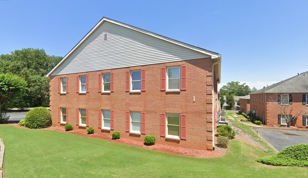 More Photos Of 2440 Sandy Plains Rd, Marietta Office For Sale