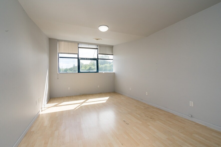 More Photos Of 13761 116 Ave, Surrey Flex For Lease