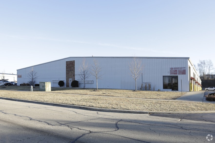 More Photos Of 6817 Hobson Valley Dr, Woodridge Warehouse For Lease
