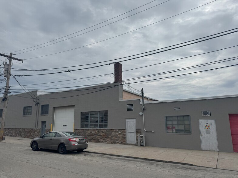 Primary Photo Of 10-28 Third St, Lansdowne Manufacturing For Sale