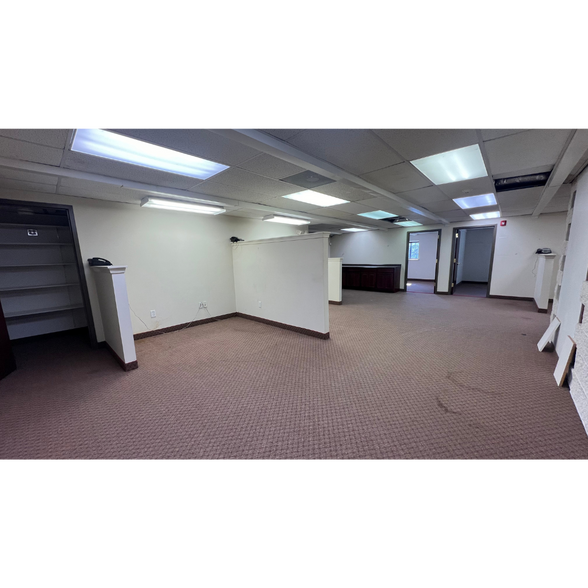 More Photos Of 900 N Lehigh St, Baltimore Light Distribution For Lease