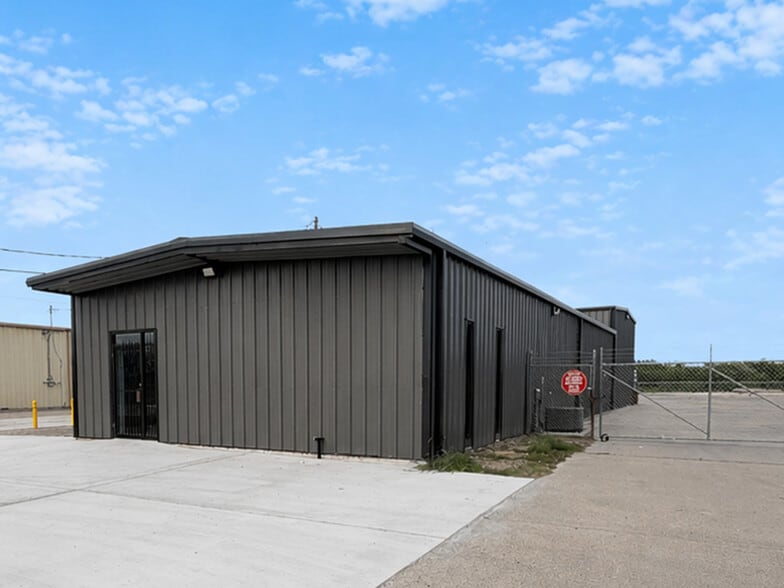 More Photos Of 226-222 Flato Rd, Corpus Christi Warehouse For Lease
