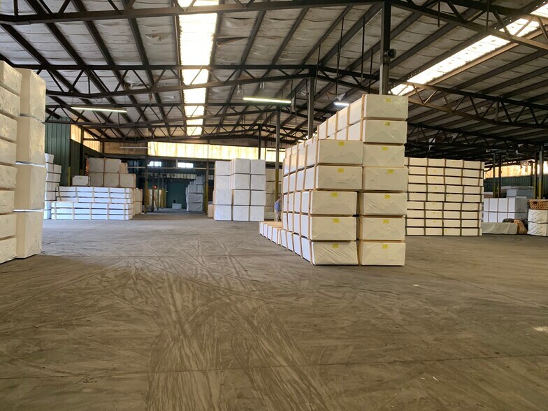 More Photos Of 1 Glass St, Bridgeton Warehouse For Lease