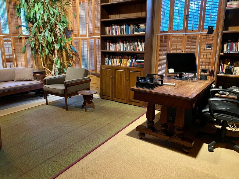 Primary Photo Of 153 Main St, Roslyn Medical For Lease