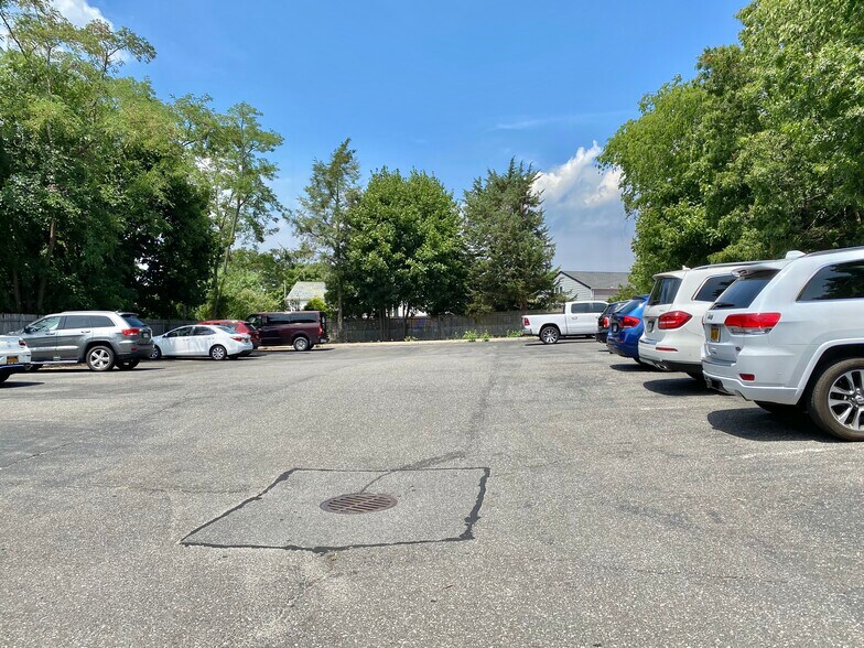 More Photos Of 3021 Jericho Tpke, Little Neck Unknown For Lease