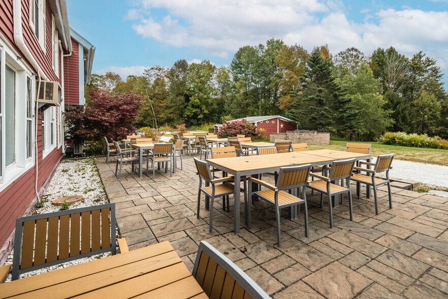 More Photos Of 78 Cream Hill Rd, Mendon Hospitality For Sale