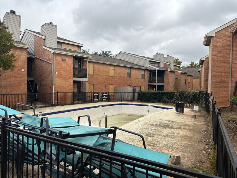 More Photos Of 1601 Eastchase Pky, Fort Worth Apartments For Sale