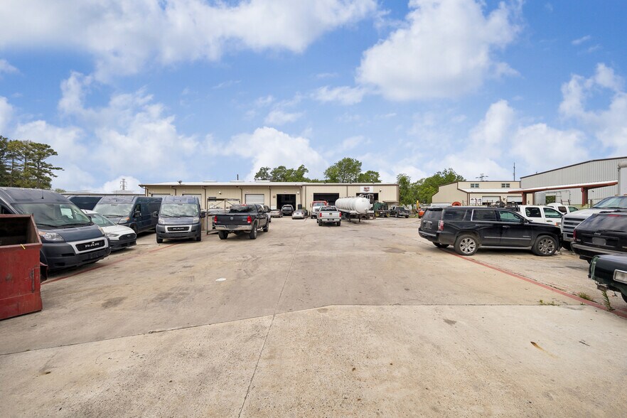 More Photos Of 12851 Reeveston Rd, Houston Industrial For Sale