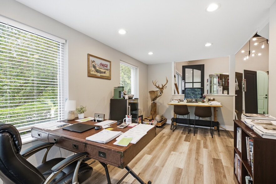 More Photos Of 1030 McConville Rd, Lynchburg Light Distribution For Sale