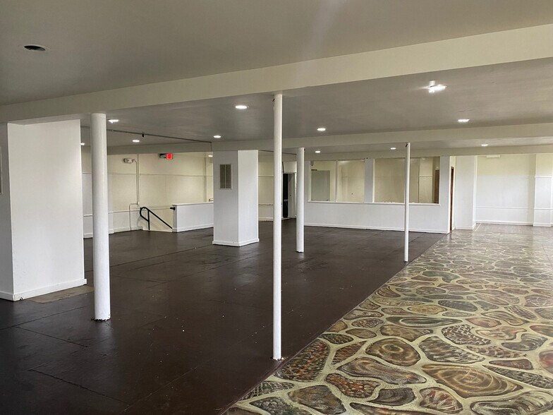 More Photos Of 3415 Granby St, Norfolk Storefront Retail Office For Lease