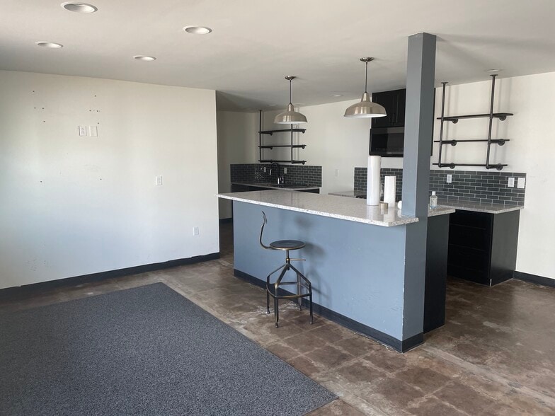 More Photos Of 6926 N Lamar Blvd, Austin Auto Repair For Lease