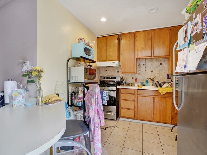 More Photos Of 4124-4126 E Anaheim St, Long Beach General Retail For Sale