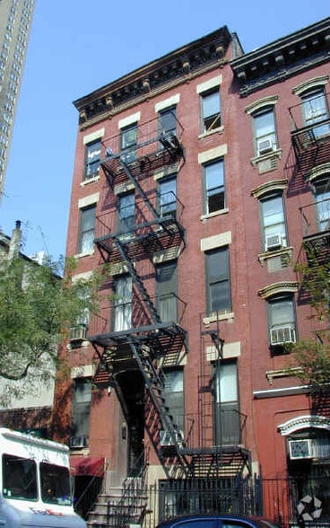 More Photos Of 457 W 50th St, New York Apartments For Lease
