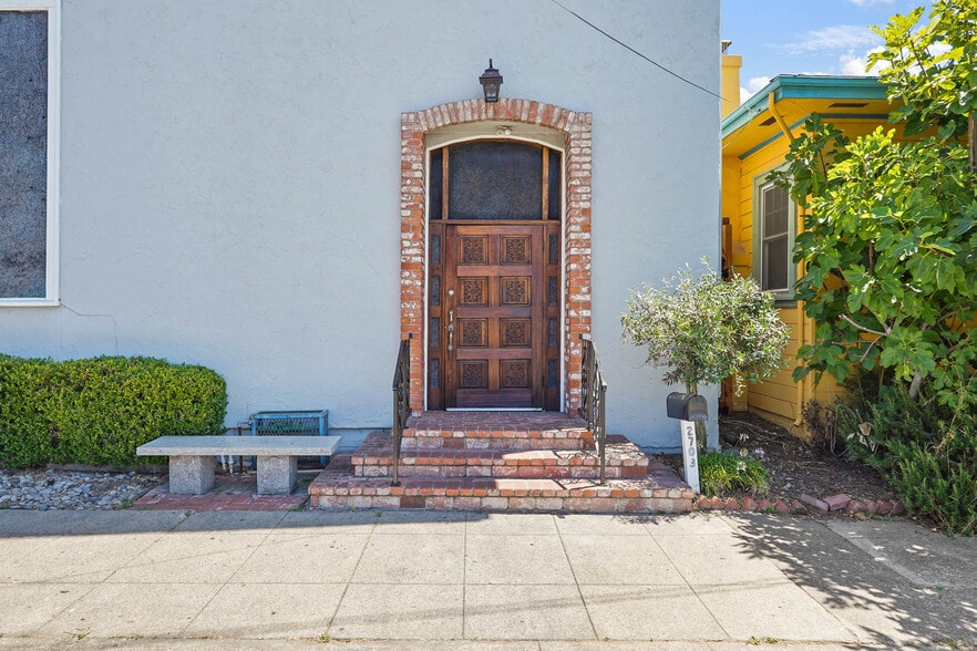 More Photos Of 2703 California St, Berkeley Religious Facility For Sale