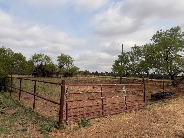More Photos Of 2548 County Road 2690, Alvord Land For Sale