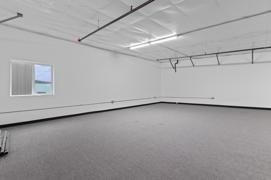 More Photos Of 1985 Alpine Way, Bellingham Warehouse For Sale