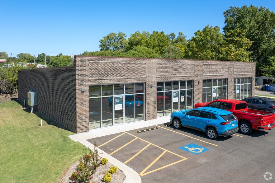 More Photos Of 504 W Iola St, Broken Arrow Office For Sale