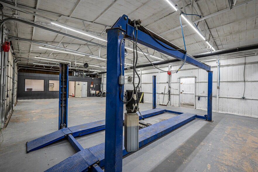 More Photos Of 11206 N Broadway Ave, Ada Warehouse For Sale