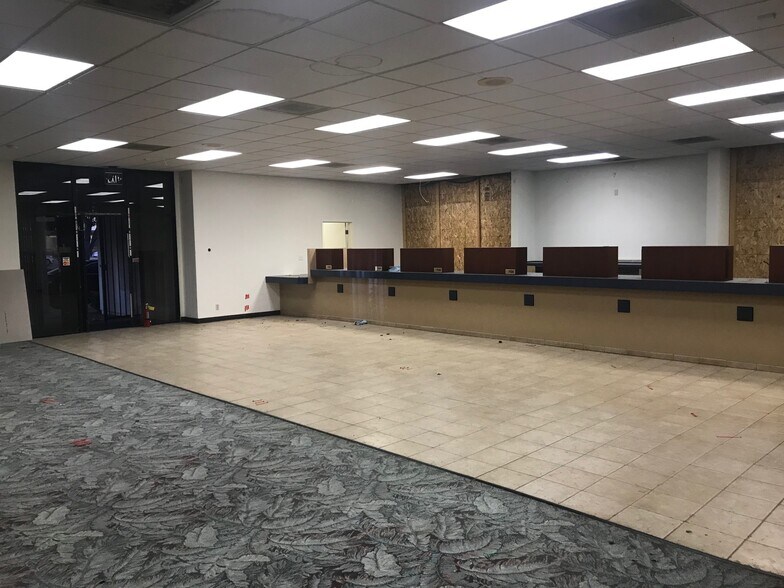 More Photos Of 16001 Springdale St, Huntington Beach Freestanding For Lease