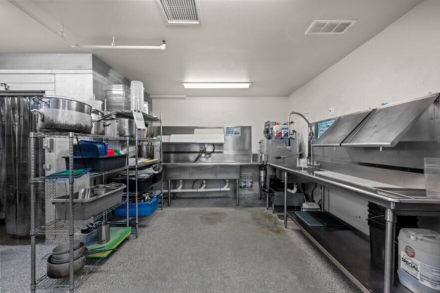 More Photos Of 121 E 2nd Ave, Niwot Restaurant For Sale