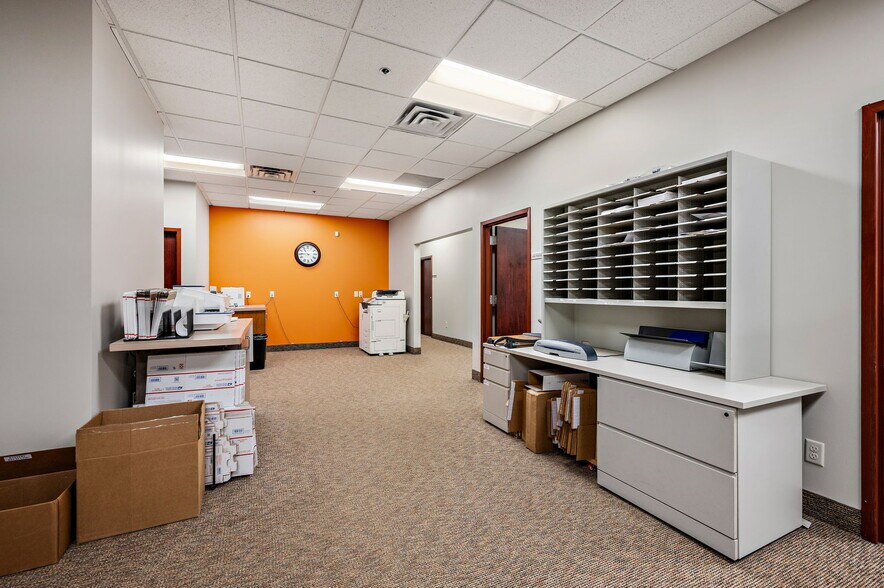 More Photos Of 1481 81st Ave NE, Spring Lake Park Office For Sale
