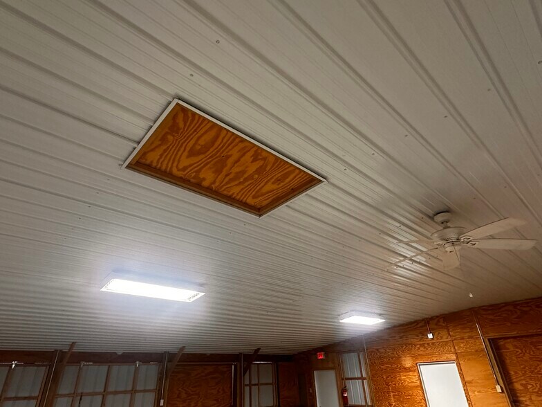 More Photos Of 522A S Main St, Broadway Flex For Sale