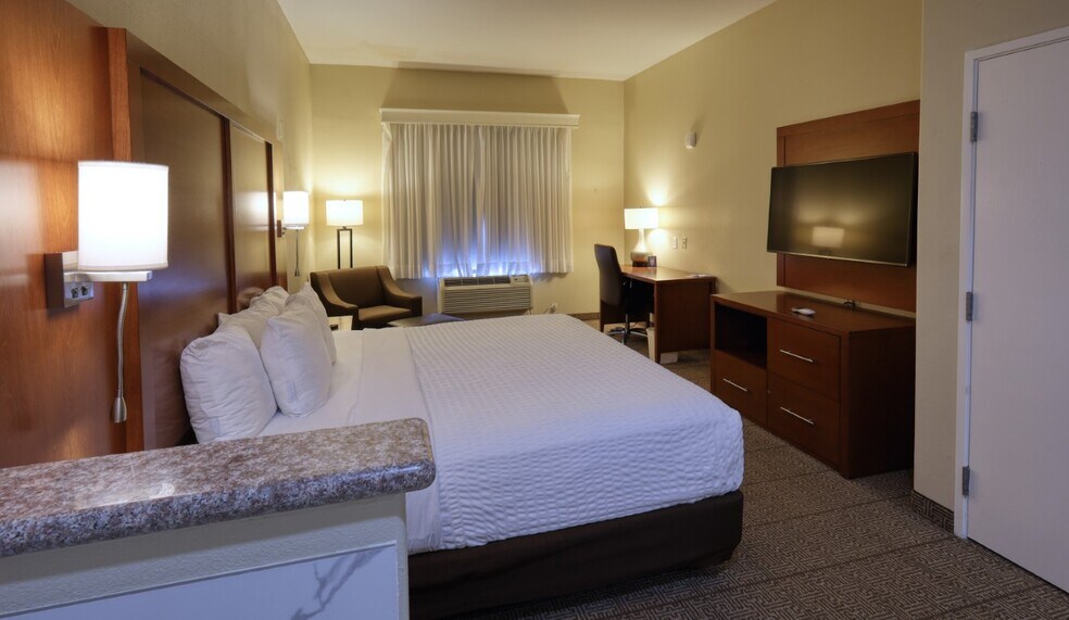 More Photos Of 1055 McNee Rd, Houston Hotel For Sale