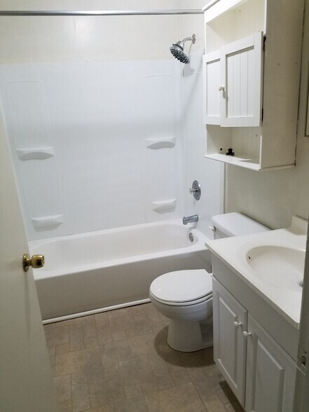 More Photos Of 4 Nicholson Dr, Pasadena Apartments For Sale