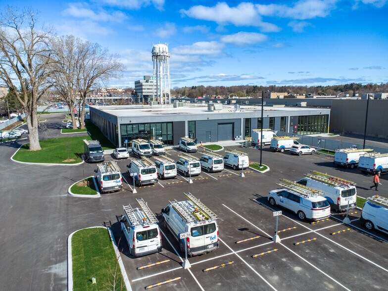 More Photos Of 99 Boul Du Curé-Labelle, Sainte-therese Flex For Lease