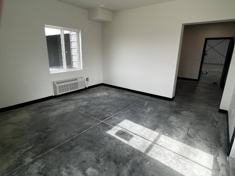 More Photos Of 3221 Pureview Ln, Billings Industrial For Lease