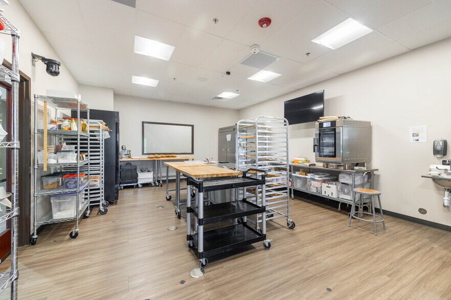 More Photos Of 7030 Whitmore Lake Rd, Brighton Warehouse For Sale