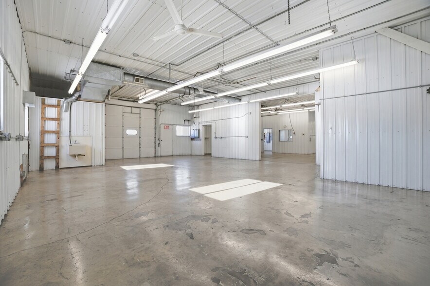 More Photos Of 15652 200th St, Hutchinson Flex For Lease