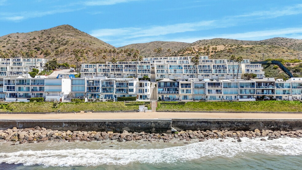 More Photos Of 11914 Beach Club Way, Malibu Multifamily For Sale