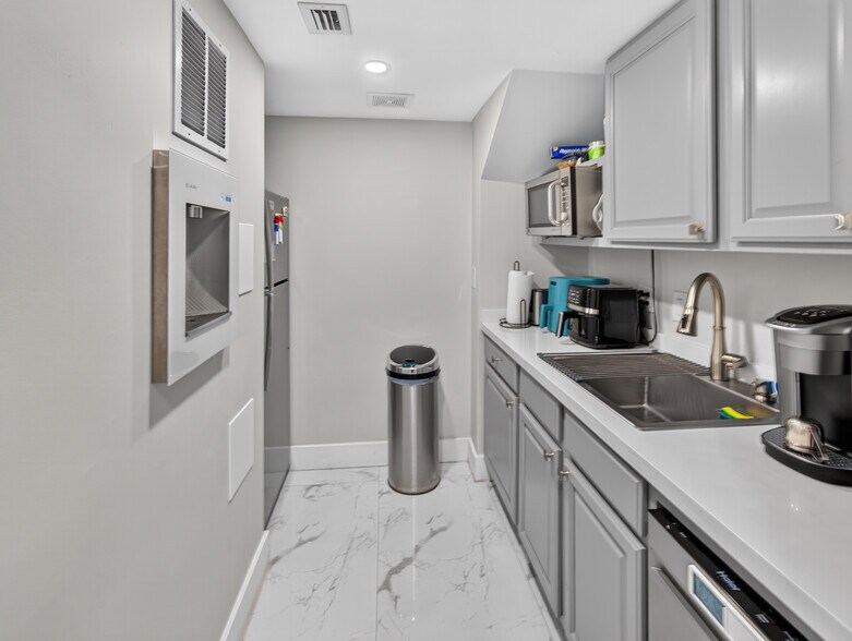 More Photos Of 10717 Sw 104th St, Miami Office For Sale