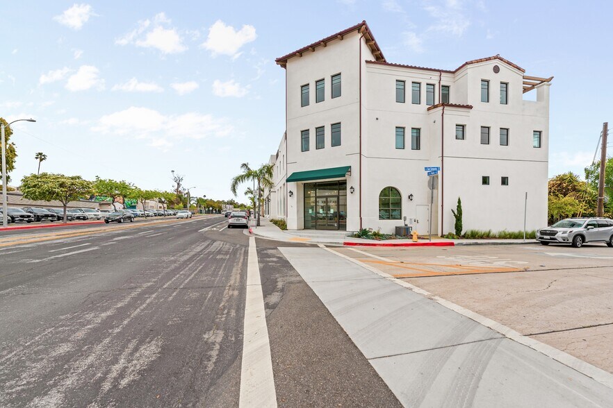 More Photos Of 2176 E Main St, Ventura General Retail For Sale