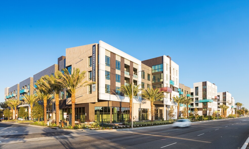 Primary Photo Of 1951 E Dyer Rd, Santa Ana Apartments For Lease