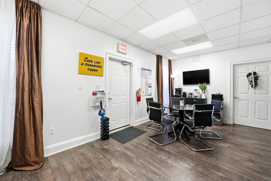 More Photos Of 324 Cherokee St NE, Marietta Office For Lease
