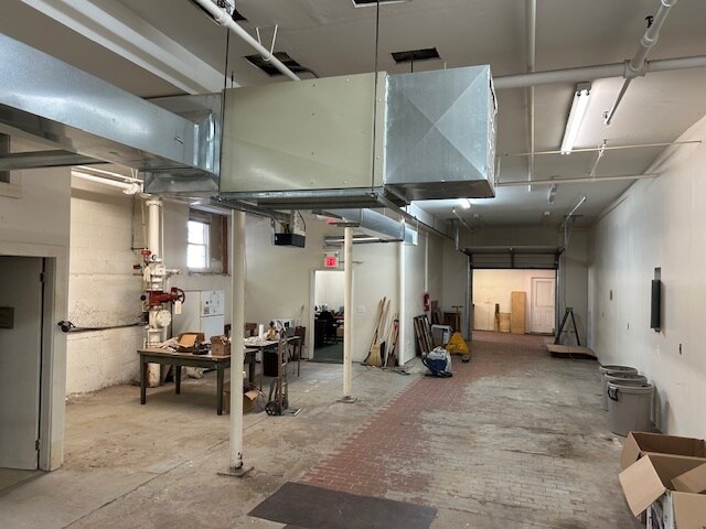 More Photos Of 16-18 Proctor St, Salem Warehouse For Lease