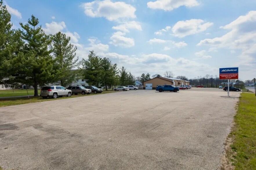 More Photos Of 2300 Hoffman Dr, Effingham Auto Repair For Sale