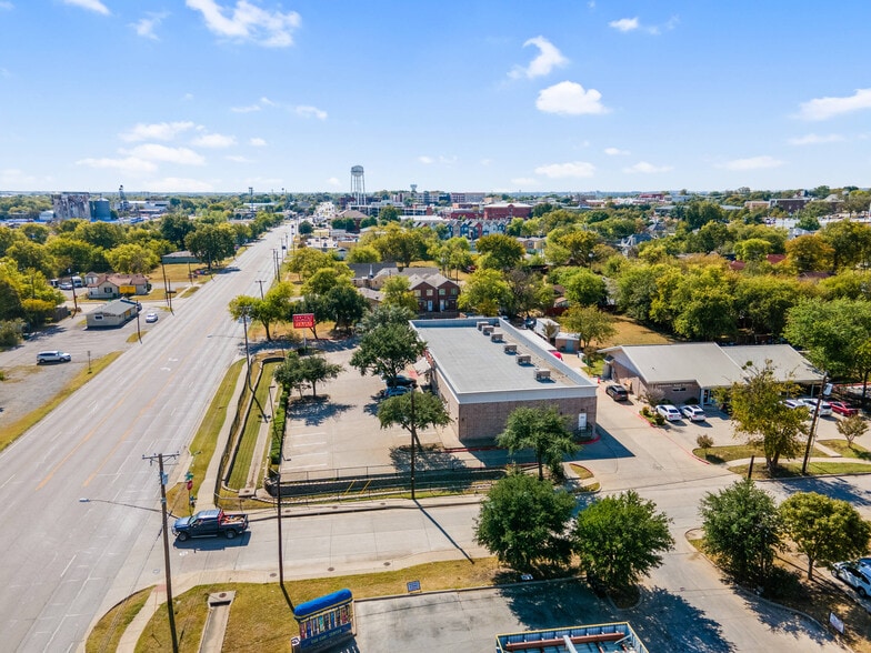 More Photos Of 617 N Mcdonald St, McKinney Freestanding For Sale