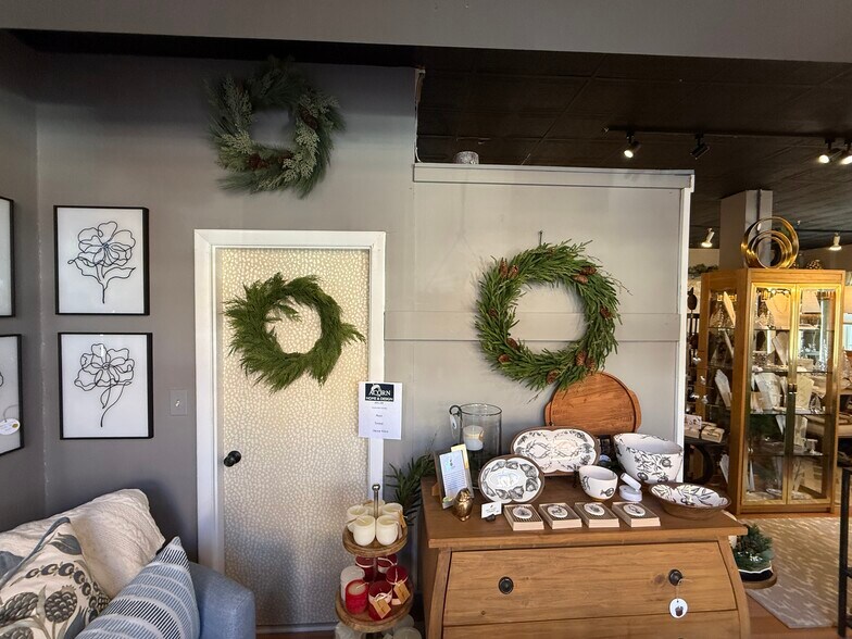More Photos Of 8-10 Essex St, Andover Storefront Retail Office For Lease