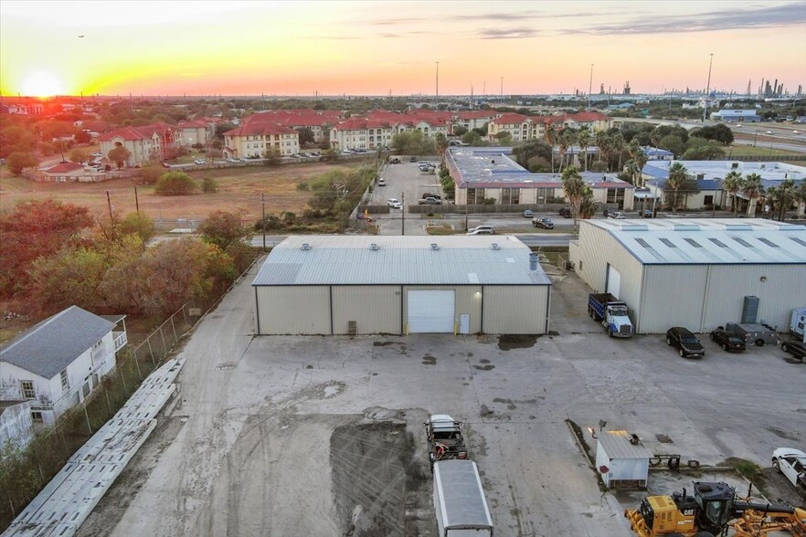 More Photos Of 820 Mcbride Ln, Corpus Christi Warehouse For Lease