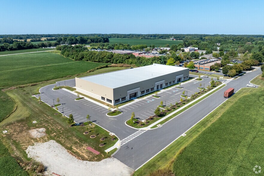 More Photos Of 214 Coursevall Dr, Centreville Light Distribution For Lease