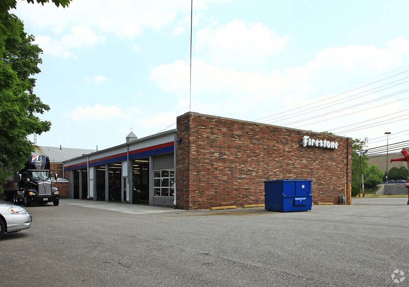 More Photos Of 700 Richmond Rd, Cleveland Auto Repair For Sale