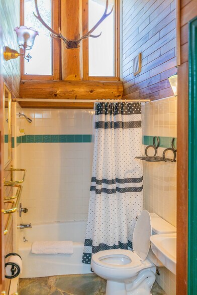 More Photos Of 860 County Road 142, Lake City Hotel For Sale