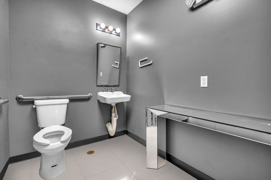 More Photos Of 1920-1934 Stirling Rd, Dania Beach Freestanding For Lease