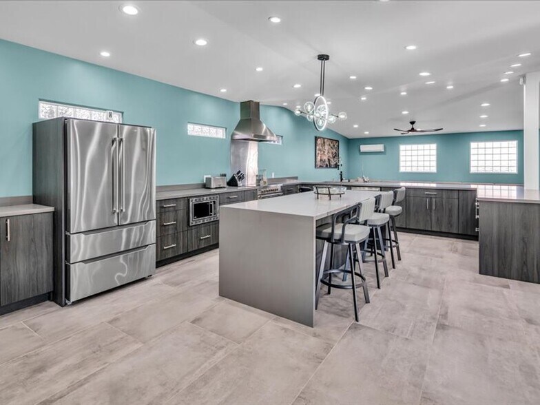 More Photos Of 535 S Warm Sands Dr, Palm Springs Hotel For Sale