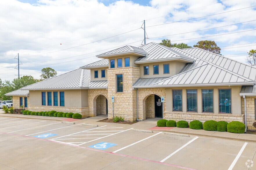 Primary Photo Of 2435 W Oak St, Denton Medical For Lease